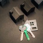 Wynajem bez stresu: jak przygotować umowę, która chroni najemcę i właściciela