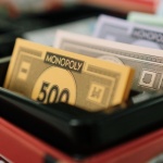 Od oszczędzania do inwestowania: edukacja finansowa, która buduje pewność inwestora
