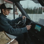 Kiedy przesyłka staje się „gabarytem”? Sprawdź, za co kurier dolicza dodatkową opłatę