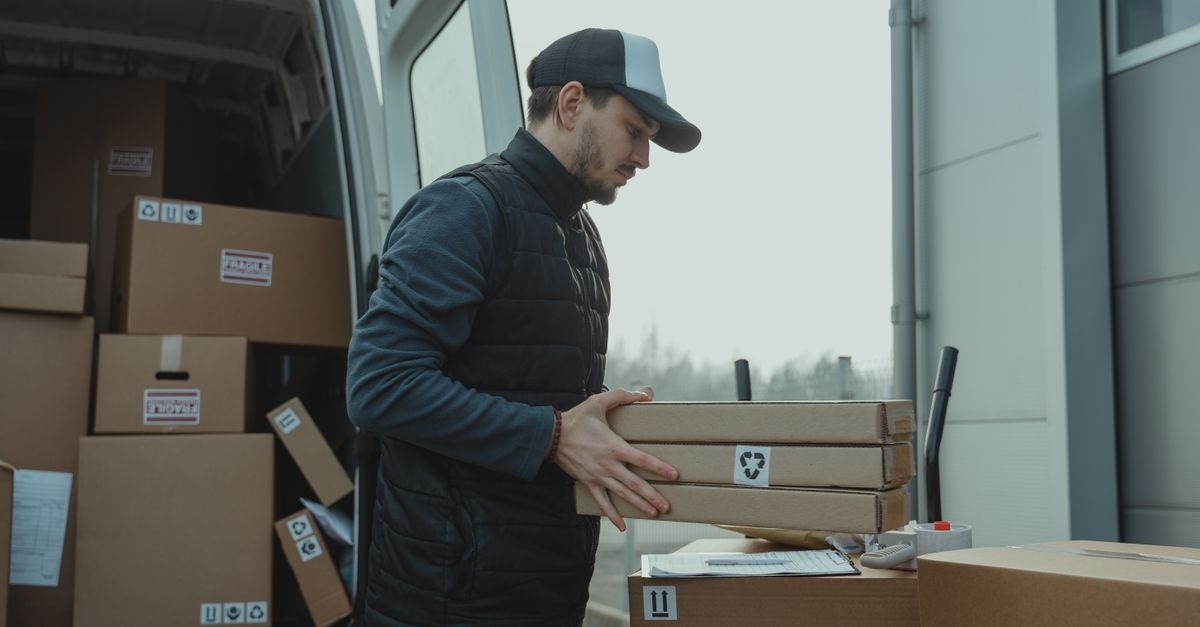 Jak utrzymać idealną temperaturę w przesyłce? Skuteczne wkłady chłodzące do bezpiecznego transportu