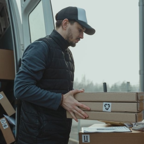 Jak utrzymać idealną temperaturę w przesyłce? Skuteczne wkłady chłodzące do bezpiecznego transportu